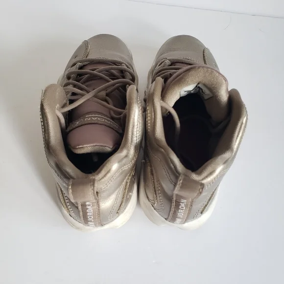 Jordan Jumpman Team II Metallic Gold Midtop Sneakers Youth Size 12 - Picture 10 of 13